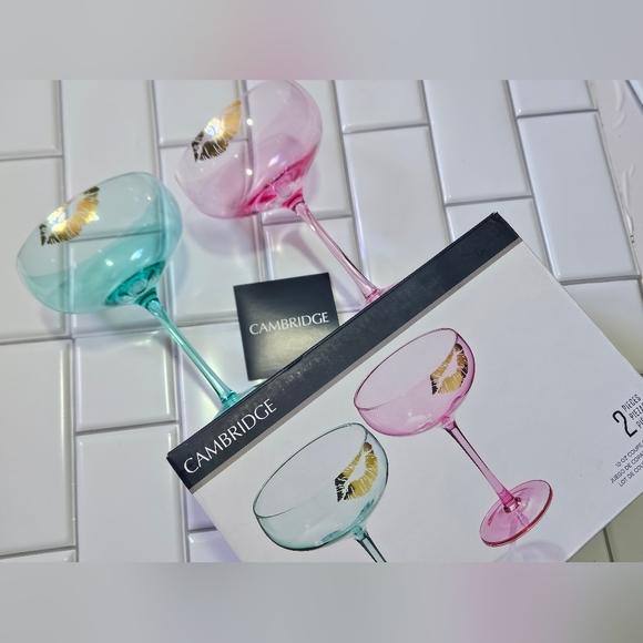 Wicked Inspired Lips Coupe Glass Set - Picture 6 of 7